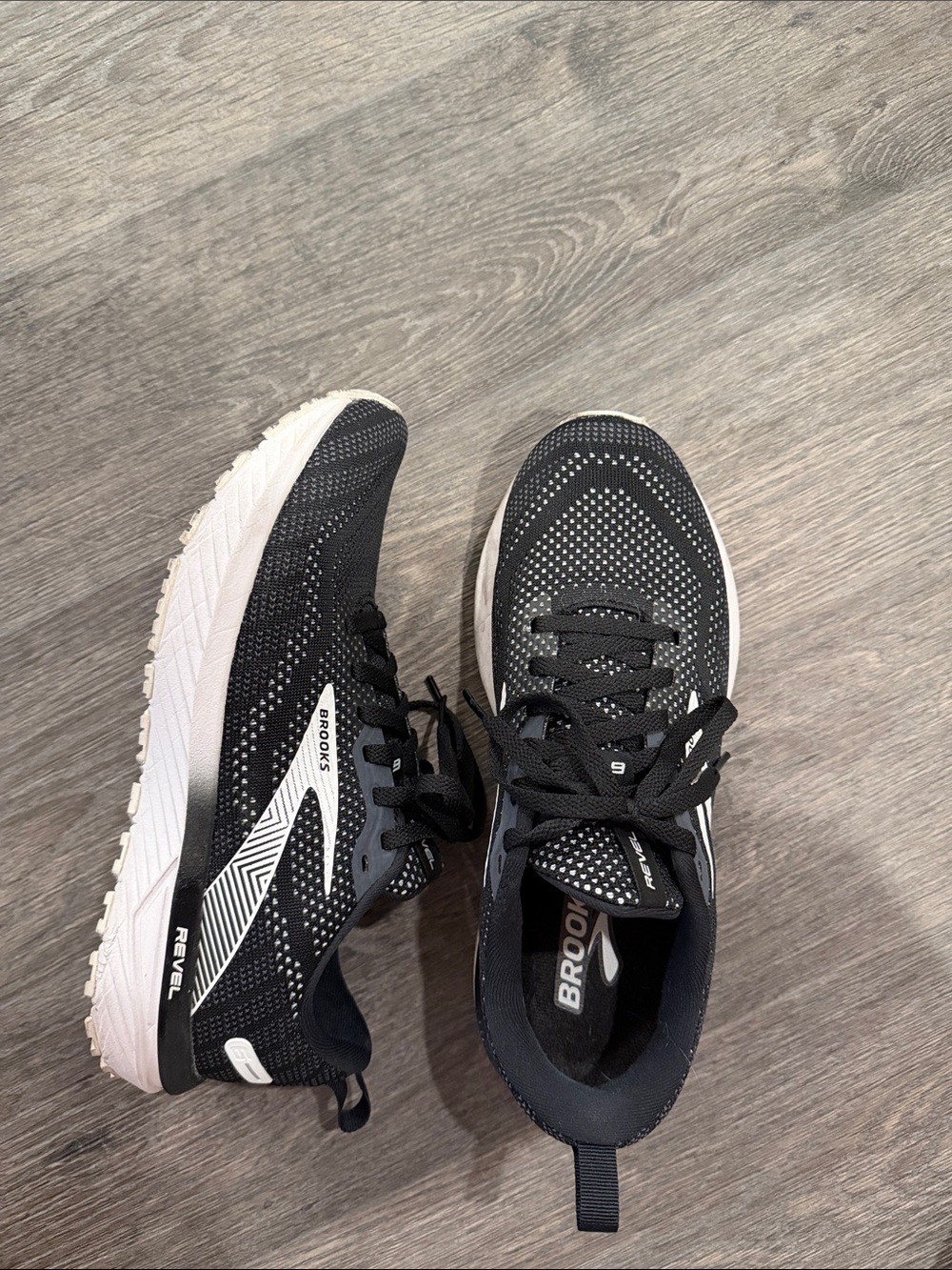 Brooks Revel size 8